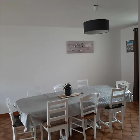 Md 52 - Elegante Maison Avec Terrasse *